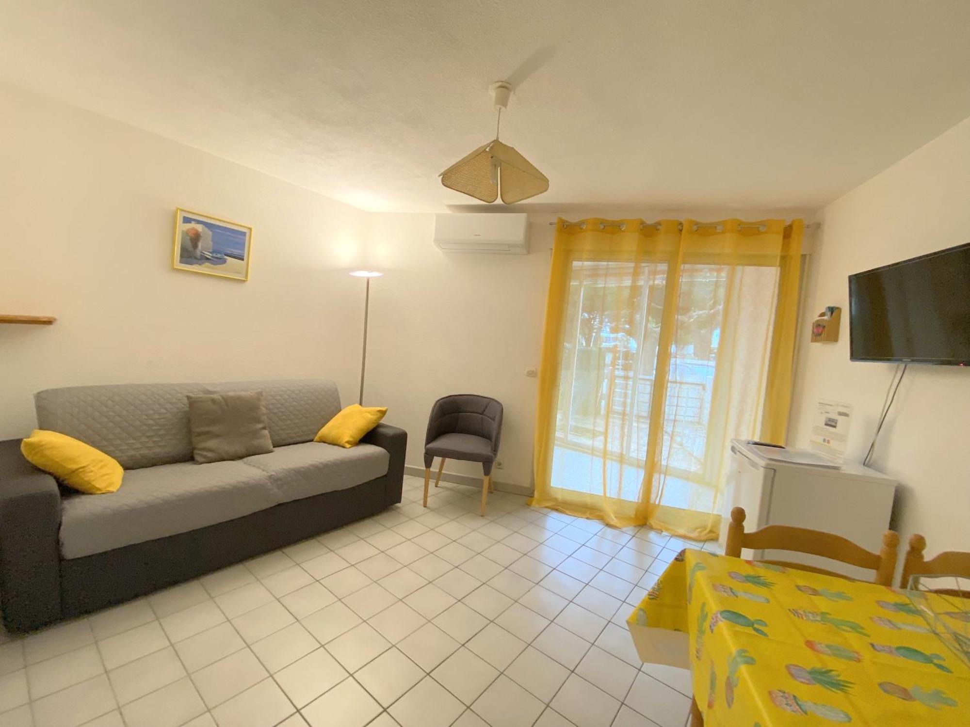 Agréable appartement en rez-de-jardin à deux pas des plages Le Grau-du-Roi Extérieur photo