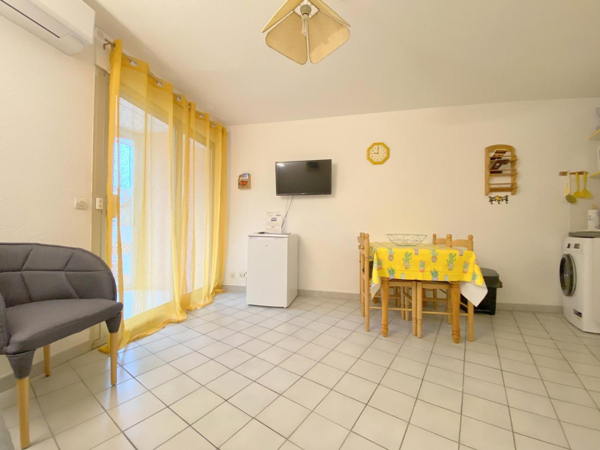 Agréable appartement en rez-de-jardin à deux pas des plages Le Grau-du-Roi Extérieur photo
