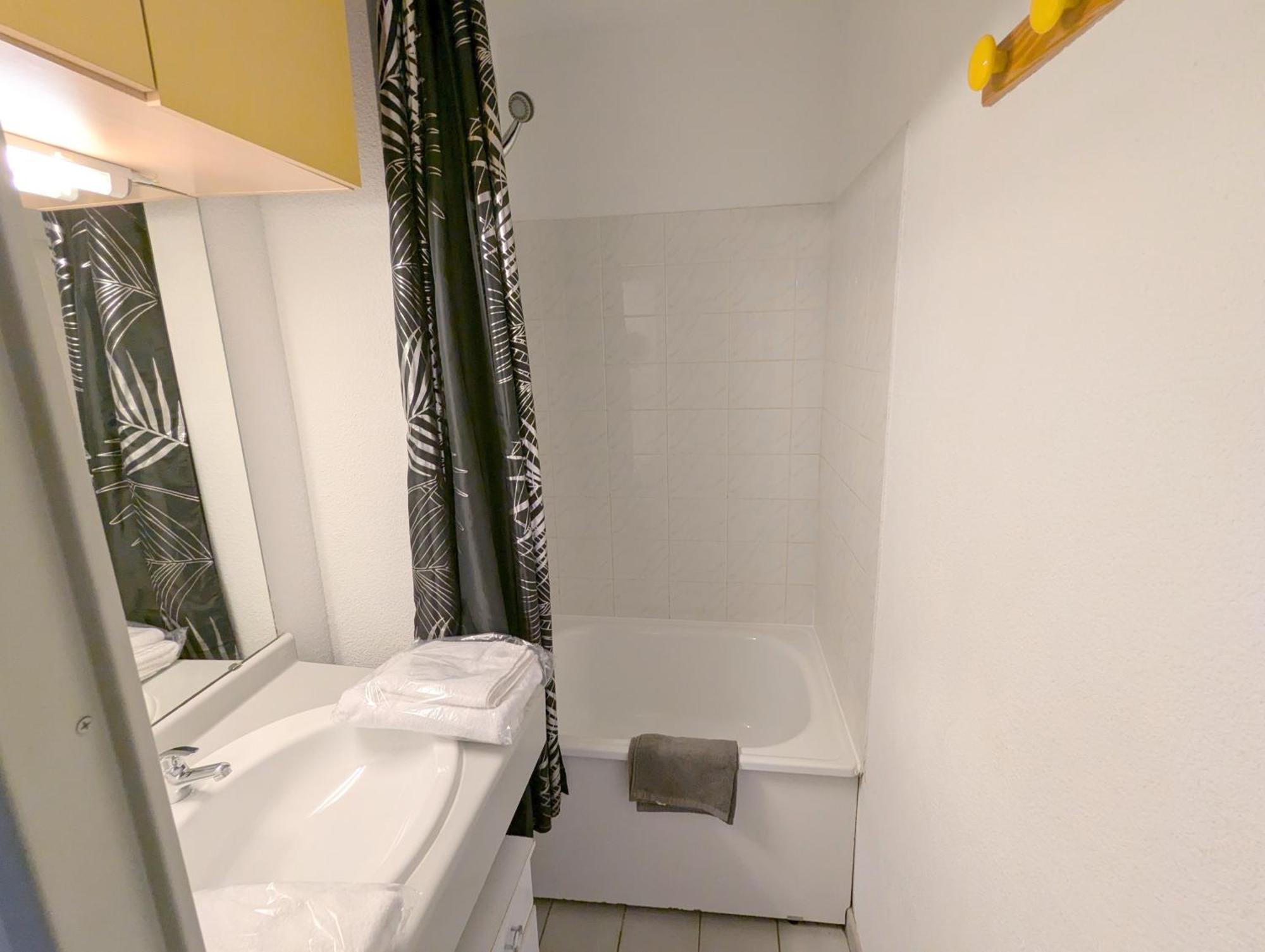 Agréable appartement en rez-de-jardin à deux pas des plages Le Grau-du-Roi Extérieur photo